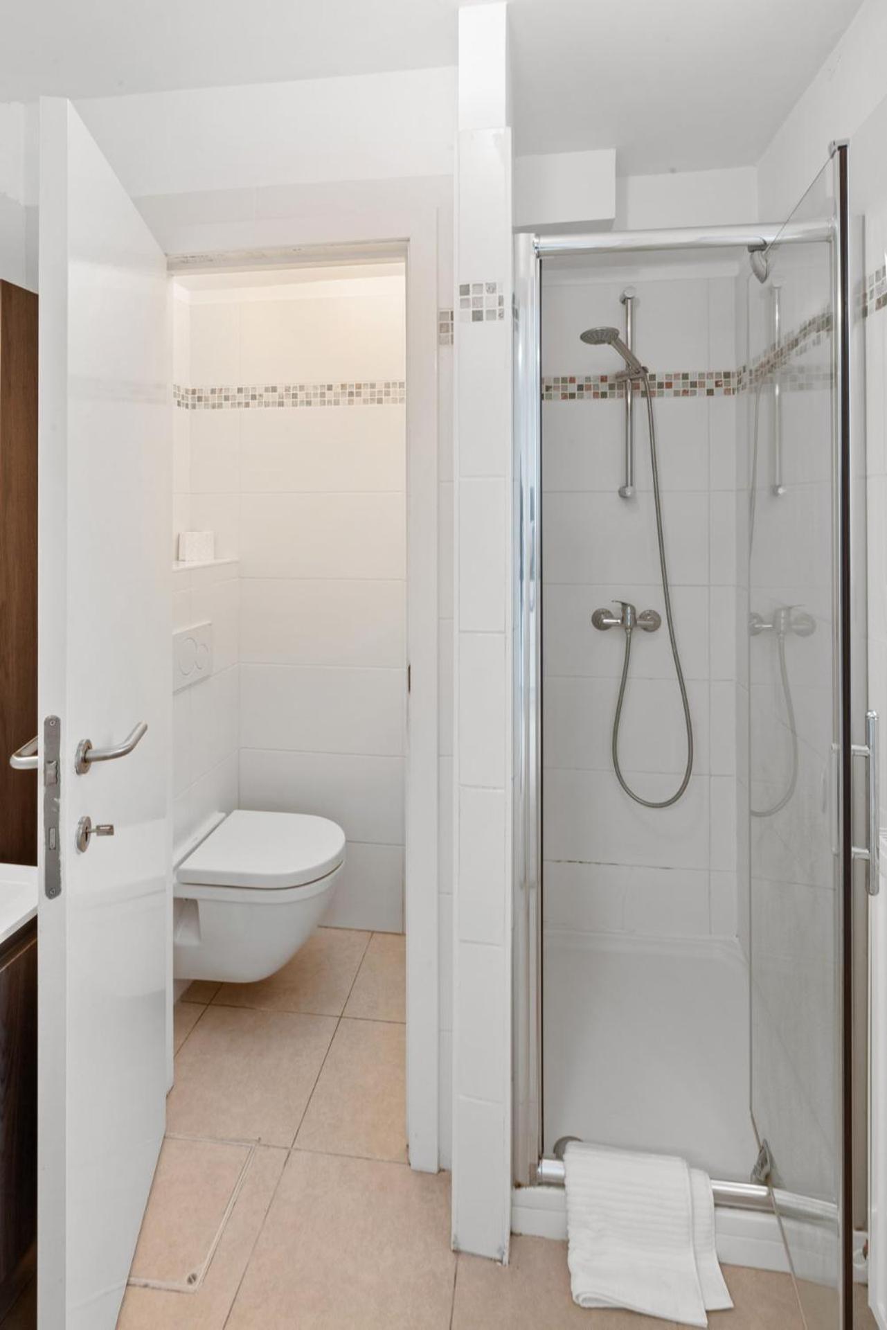 In Brussels, Lantsheere By Homenhancement Sa Bruselas